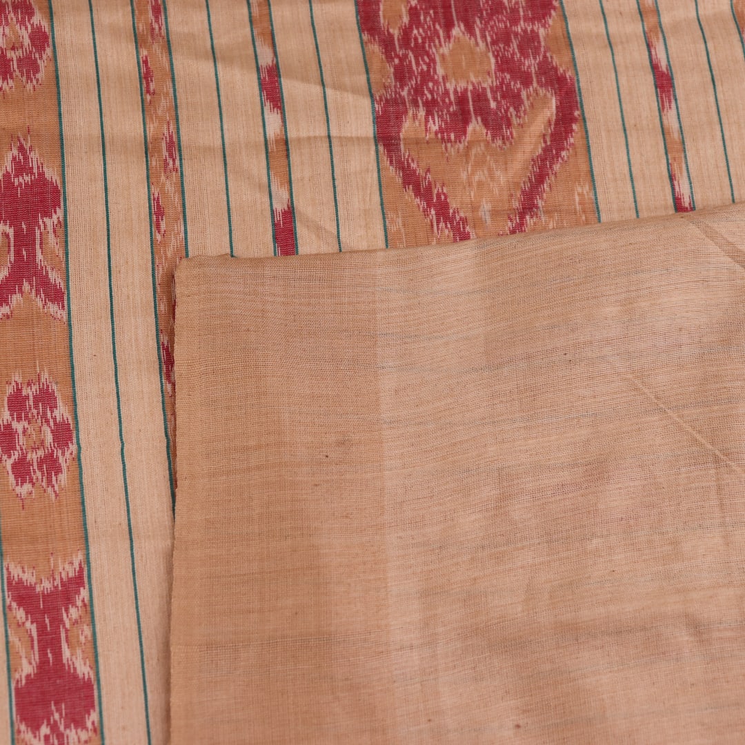 Close-up of the green and off-white plain Tussar silk saree, highlighting its natural slub texture.
