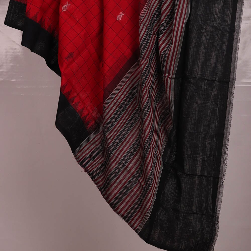 "A detailed image of the threadwork and design of a Sambalpuri Handloom Cotton Dupatta, showcasing the skillful craftsmanship of the local weavers."