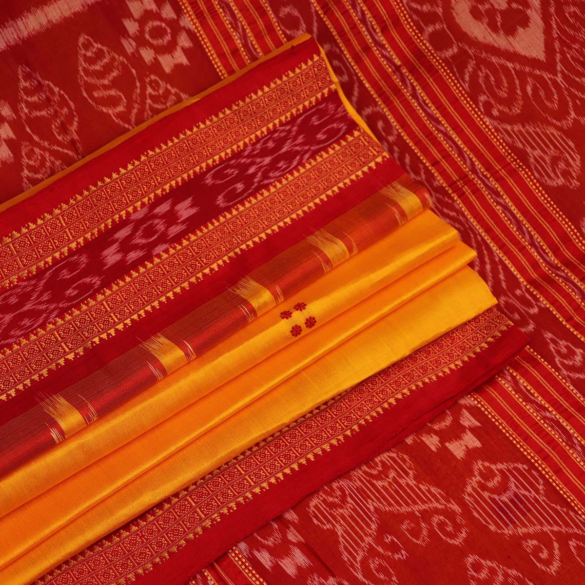 ହ୍ୟାଣ୍ଡଲୁମ୍ ଖଣ୍ଡୁଆ ସିଲ୍କ ଇକାଟ ସାରୀ |