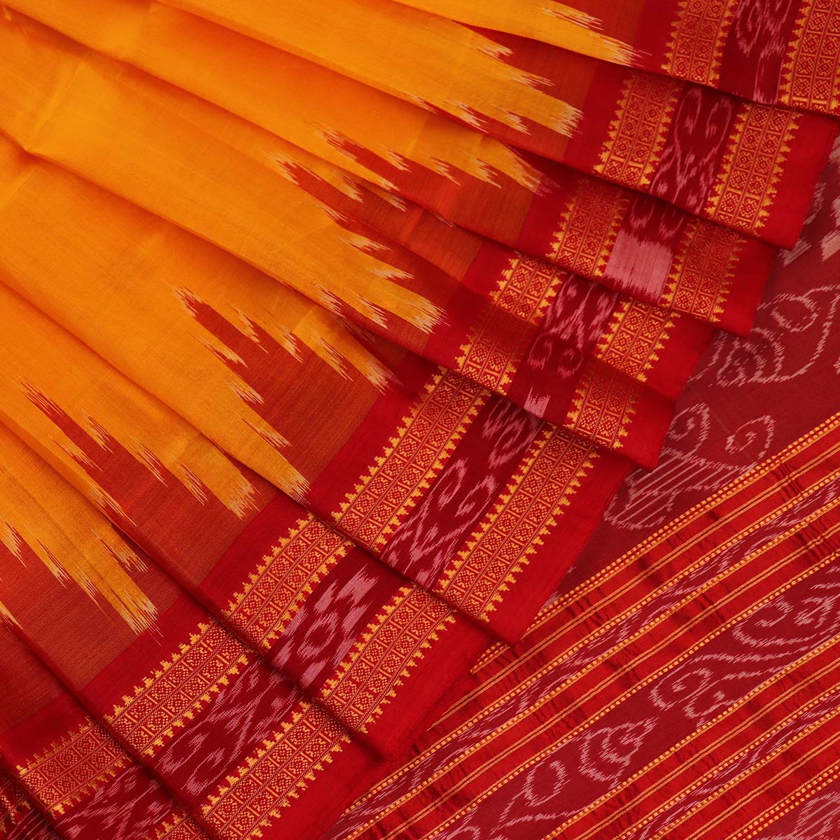 ହ୍ୟାଣ୍ଡଲୁମ୍ ଖଣ୍ଡୁଆ ସିଲ୍କ ଇକାଟ ସାରୀ |