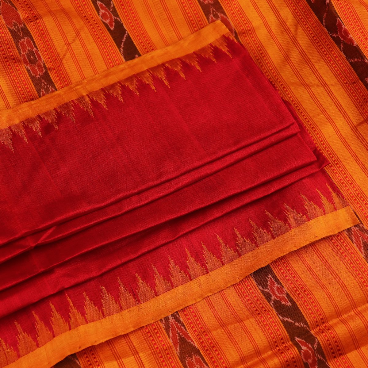 ସମ୍ବଲପୁରୀ ହ୍ୟାଣ୍ଡଲୁମ୍ ରେଶମ ସାରୀ - ବିଳାସପୂର୍ଣ୍ଣ ପାଟା |