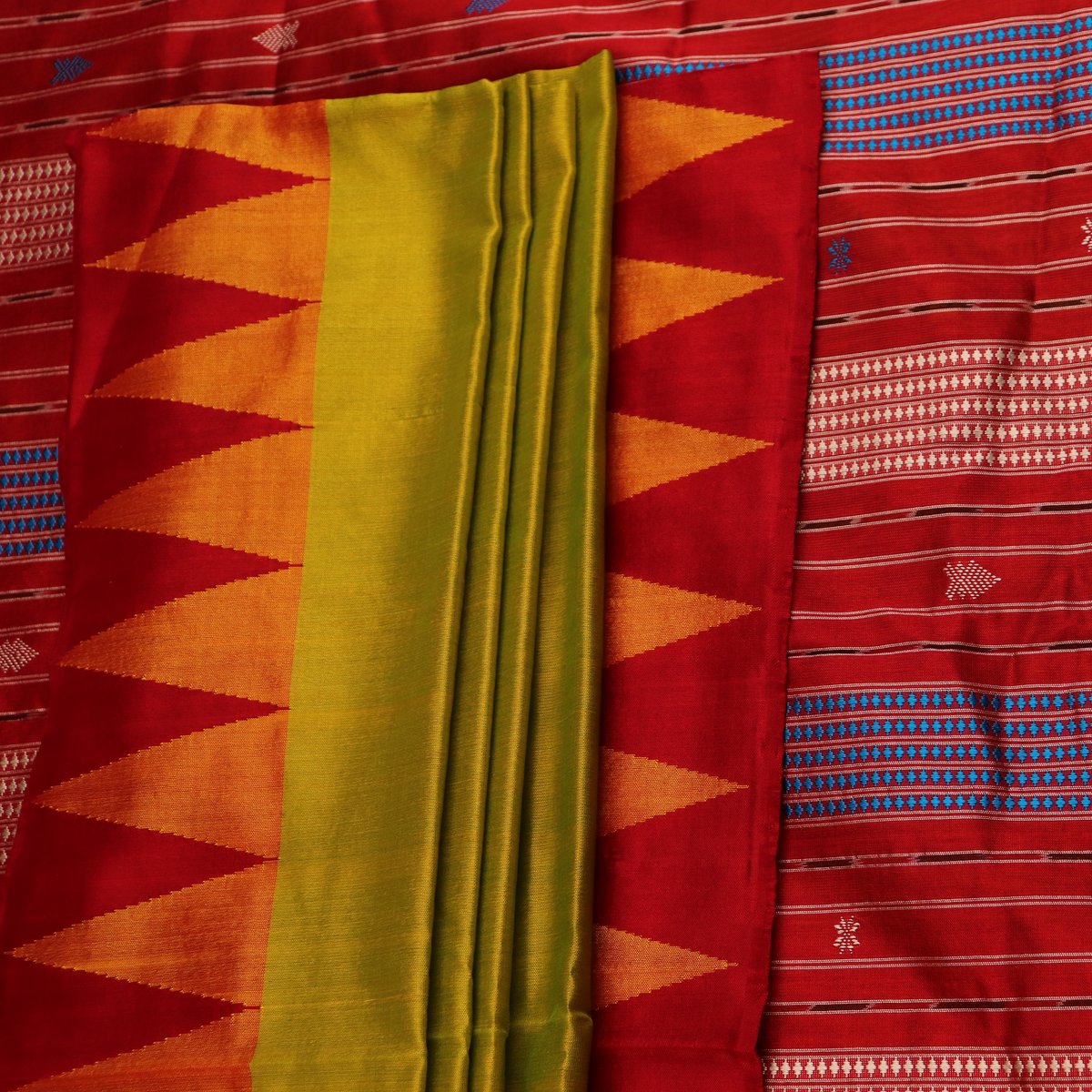 ସମ୍ବଲପୁରୀ ହ୍ୟାଣ୍ଡଲୁମ୍ ରେଶମ ସାରୀ - ବିଳାସପୂର୍ଣ୍ଣ ପାଟା |