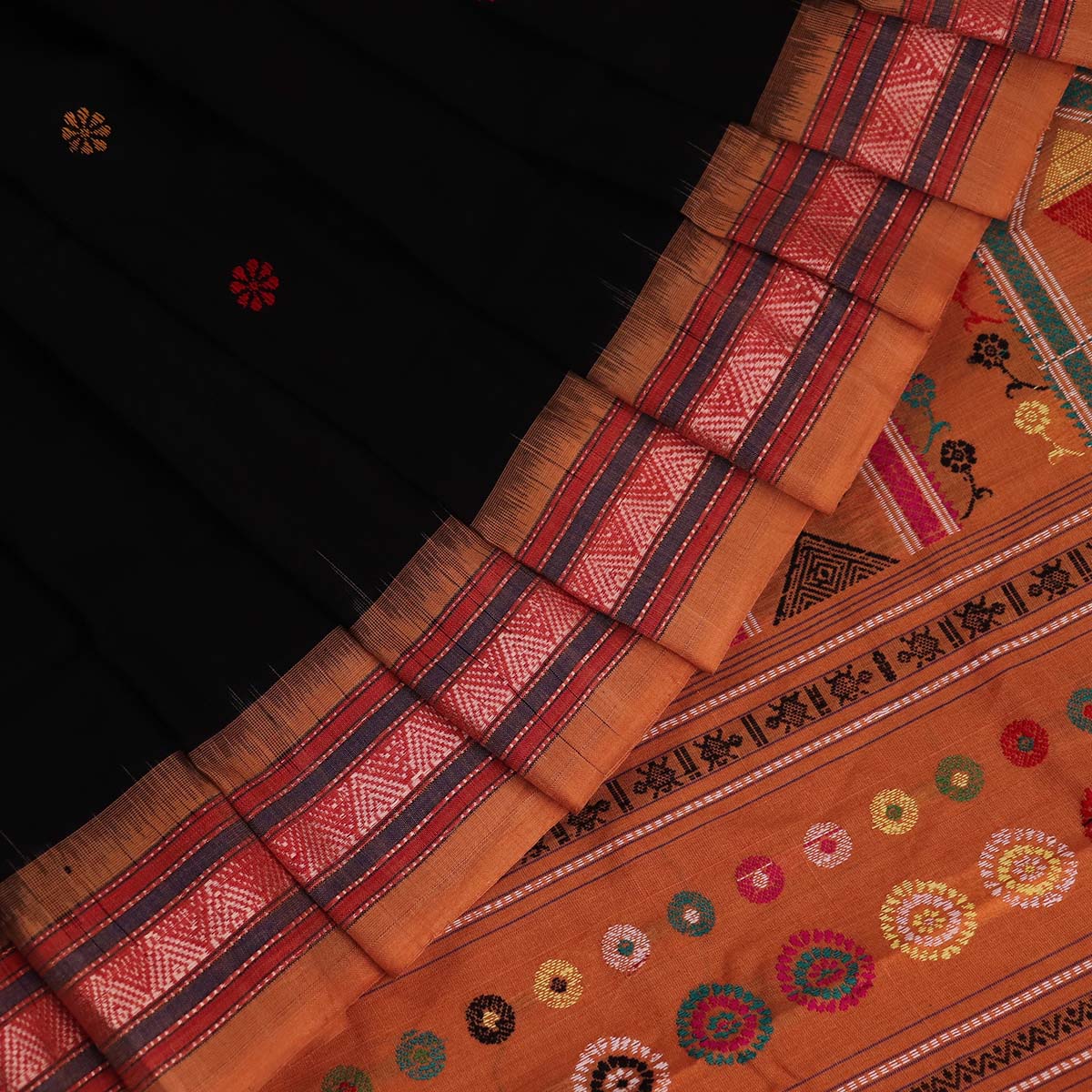 ହ୍ୟାଣ୍ଡଲୁମ୍ ଡୋଲାବେଡି କଟନ୍ ଇକାଟ ସାରି |