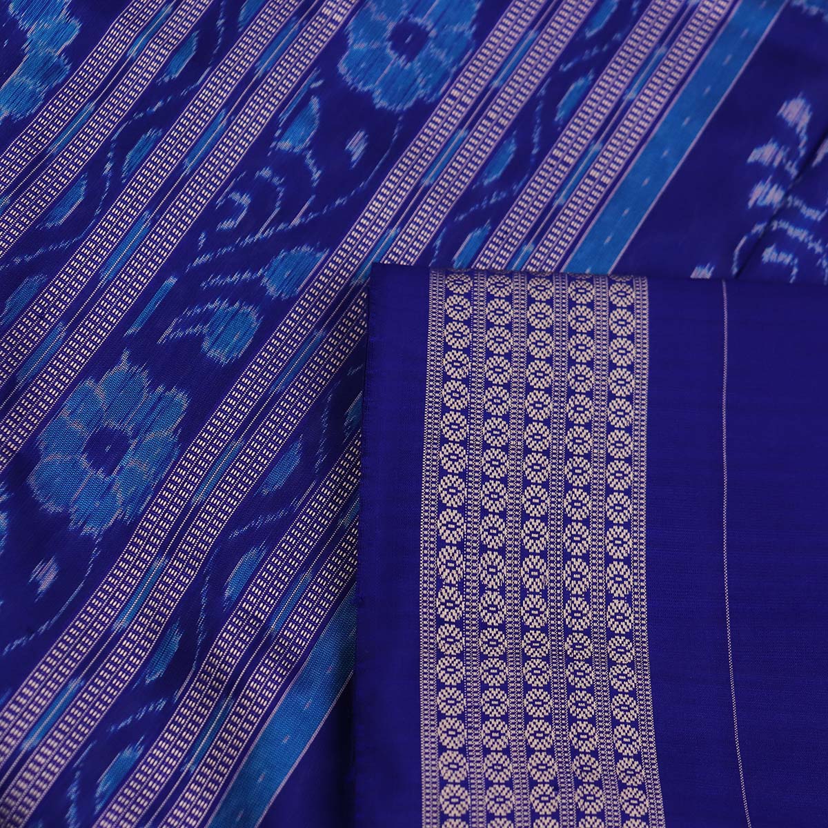 ସମ୍ବଲପୁରୀ ହ୍ୟାଣ୍ଡଲୁମ୍ ରେଶମ ସାରୀ - ବିଳାସପୂର୍ଣ୍ଣ ପାଟା |