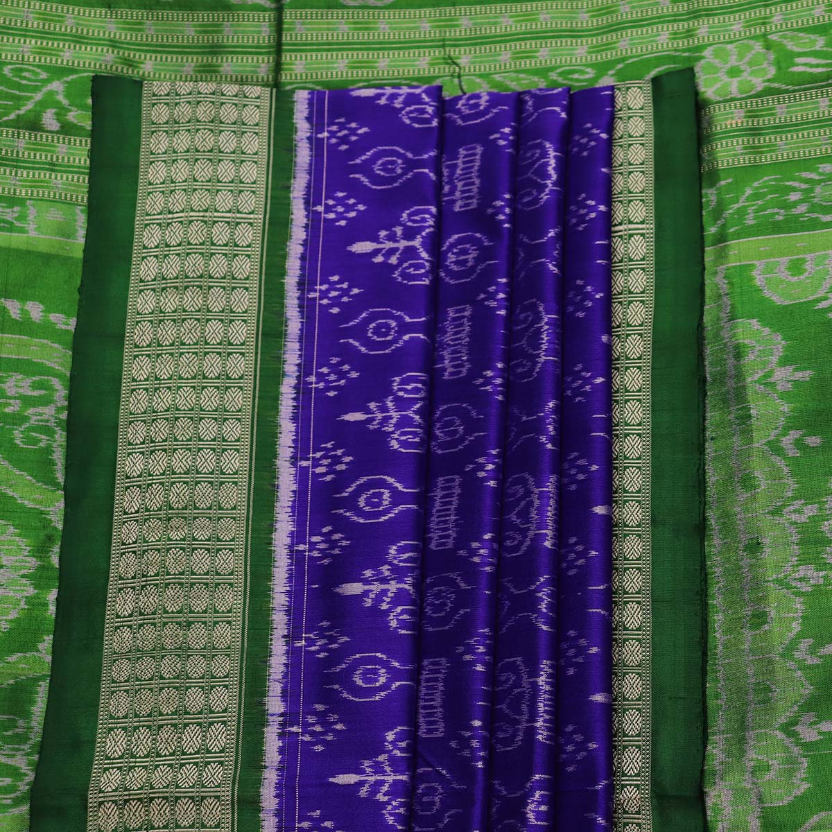 ସମ୍ବଲପୁରୀ ହ୍ୟାଣ୍ଡଲୁମ୍ ରେଶମ ସାରୀ - ବିଳାସପୂର୍ଣ୍ଣ ପାଟା |