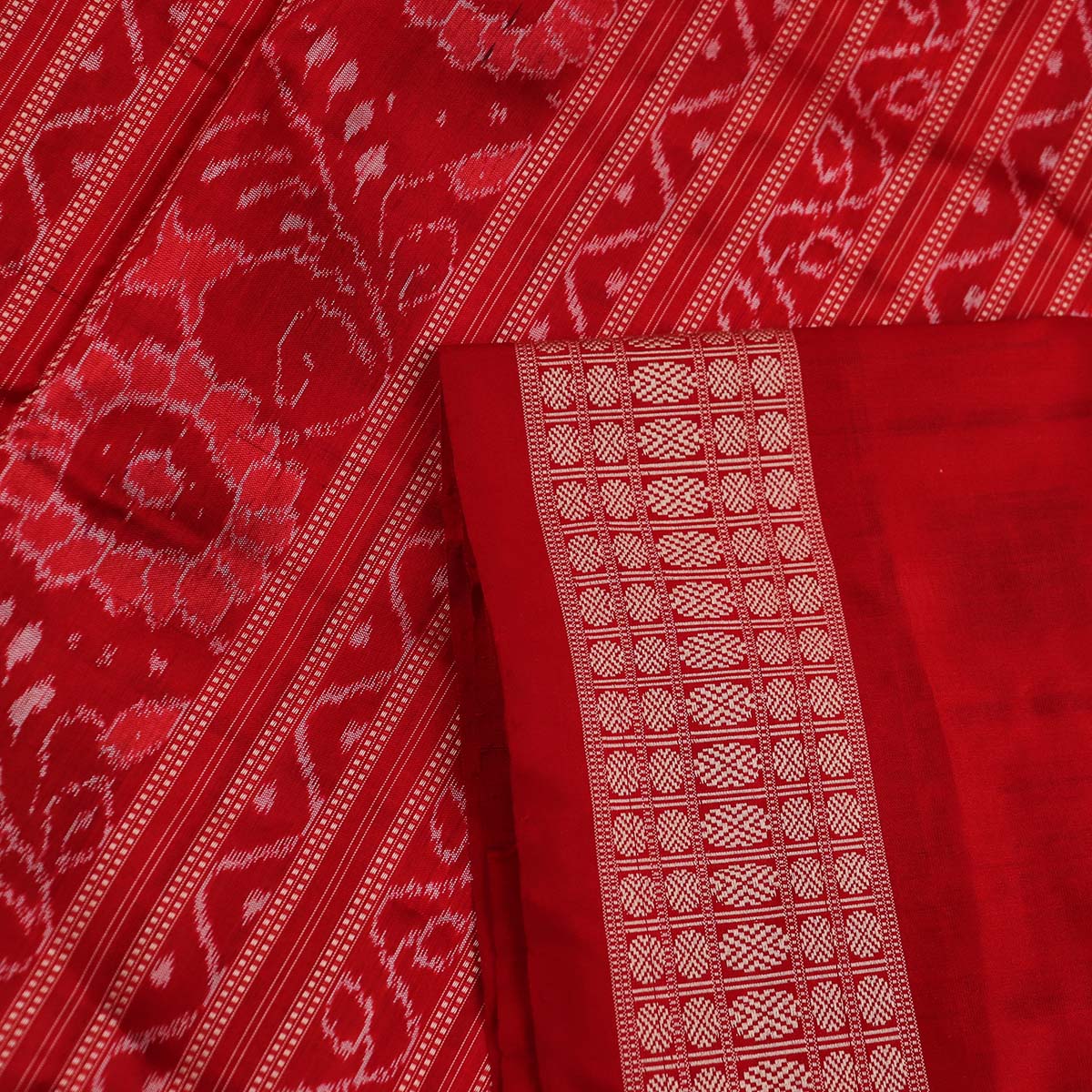 ସମ୍ବଲପୁରୀ ହ୍ୟାଣ୍ଡଲୁମ୍ ରେଶମ ସାରୀ - ବିଳାସପୂର୍ଣ୍ଣ ପାଟା |