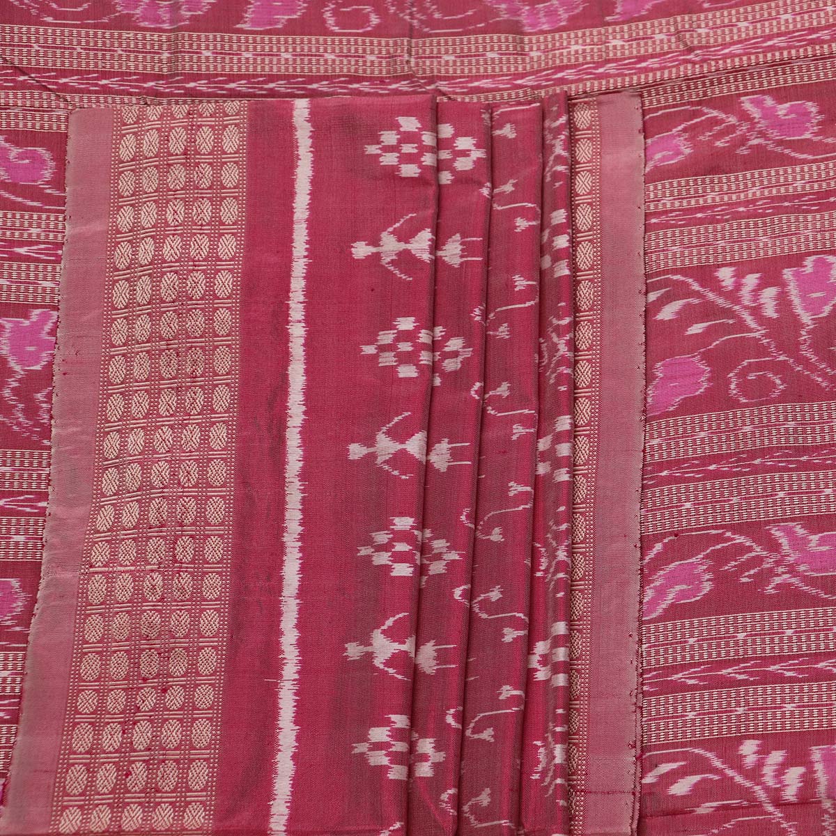 ସମ୍ବଲପୁରୀ ହ୍ୟାଣ୍ଡଲୁମ୍ ରେଶମ ସାରୀ - ବିଳାସପୂର୍ଣ୍ଣ ପାଟା |