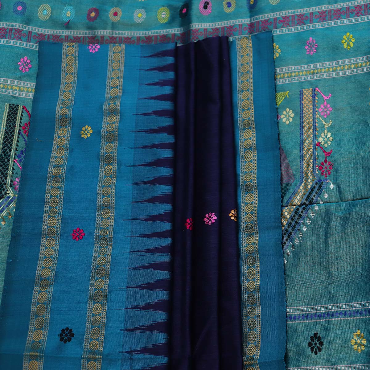 ହ୍ୟାଣ୍ଡଲୁମ୍ ସମ୍ବଲପୁରୀ ଟିସୁ ରେଶମ ସାରି |