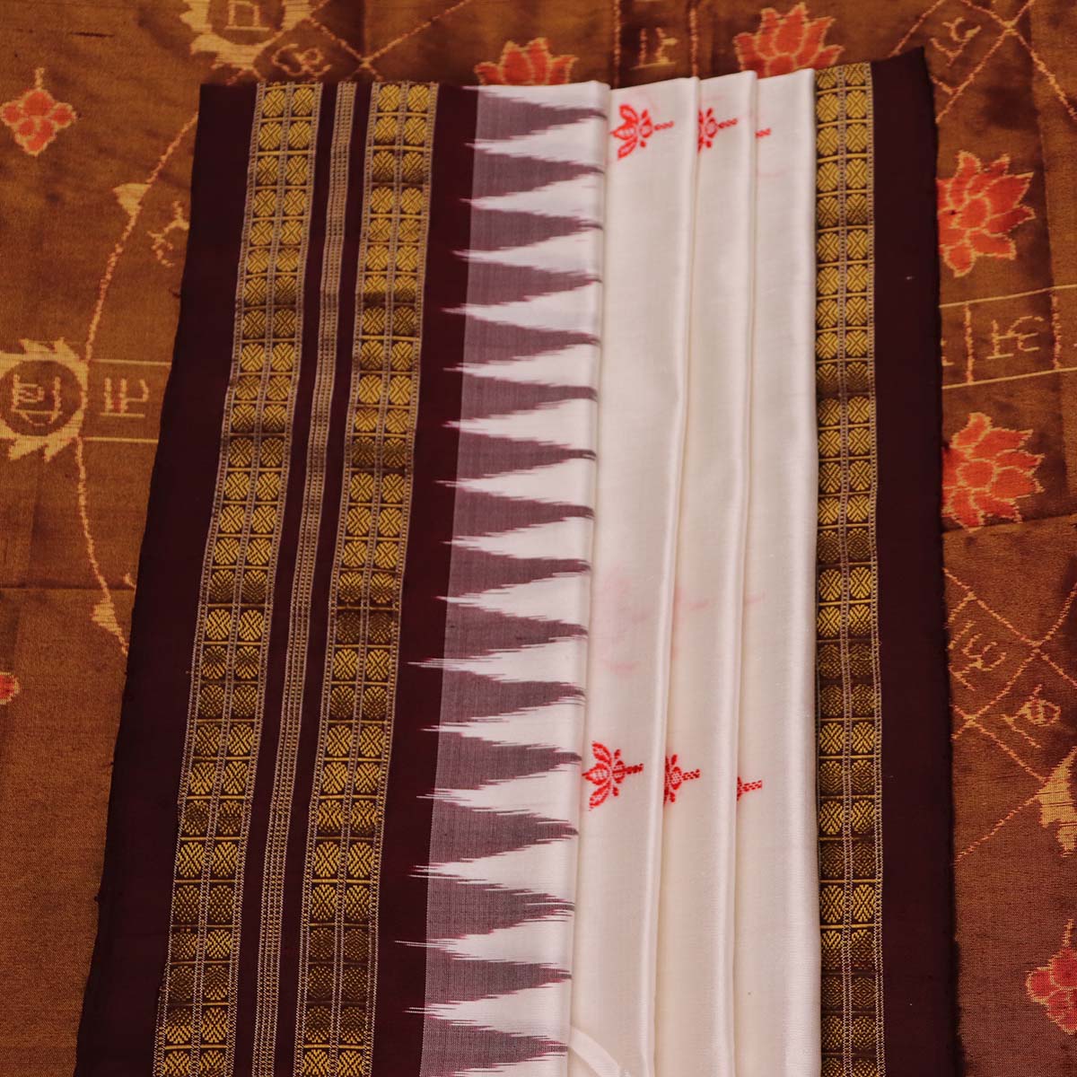 ହ୍ୟାଣ୍ଡଲୁମ୍ ସମ୍ବଲପୁରୀ ଟିସୁ ରେଶମ ସାରି |