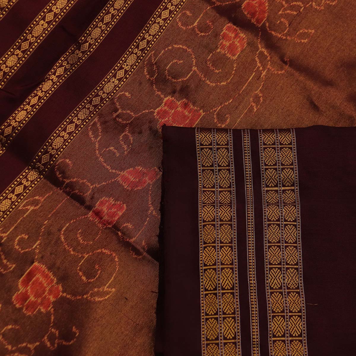 ହ୍ୟାଣ୍ଡଲୁମ୍ ସମ୍ବଲପୁରୀ ଟିସୁ ରେଶମ ସାରି |