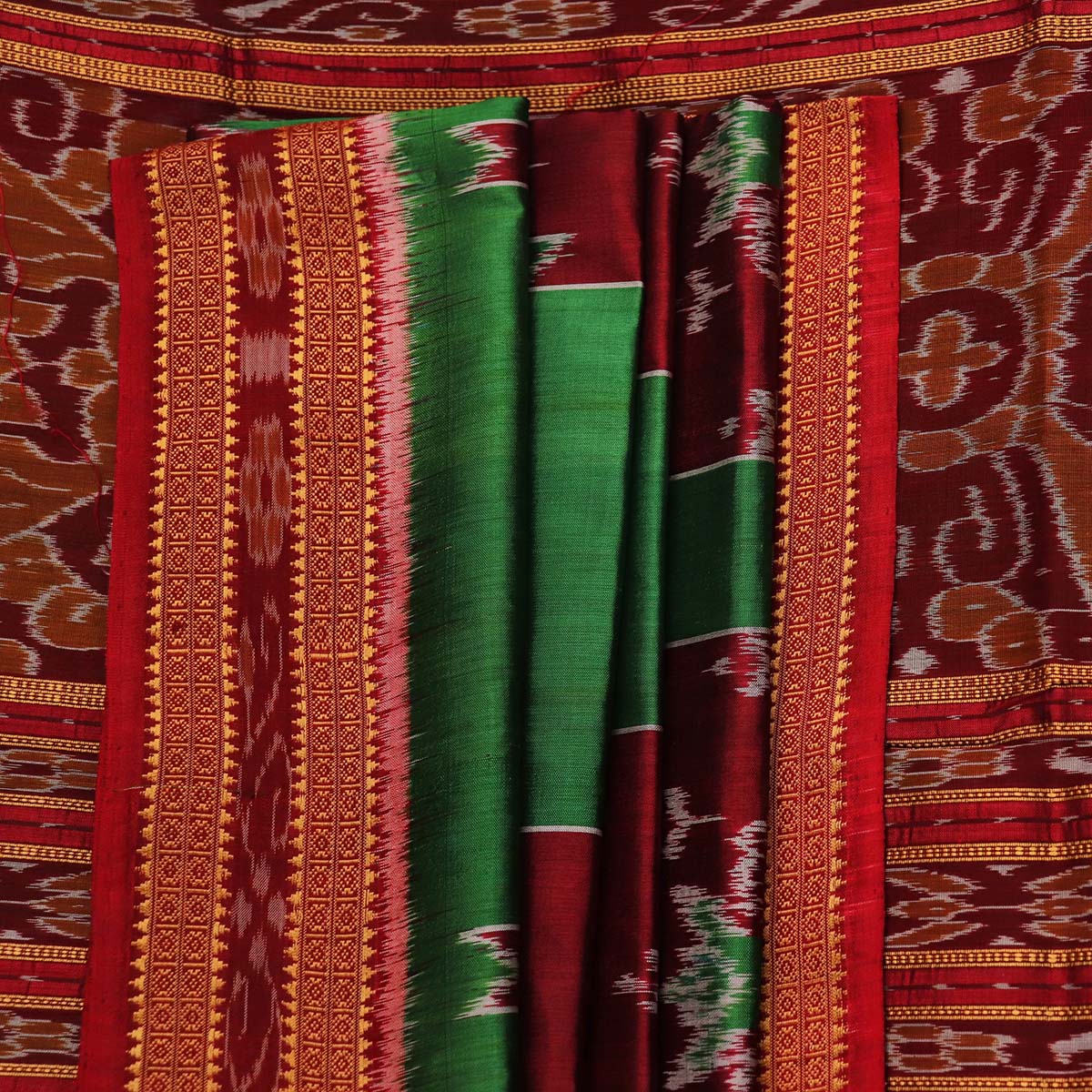 ସମ୍ବଲପୁରୀ ହ୍ୟାଣ୍ଡଲୁମ୍ ରେଶମ ସାରୀ - ବିଳାସପୂର୍ଣ୍ଣ ପାଟା |