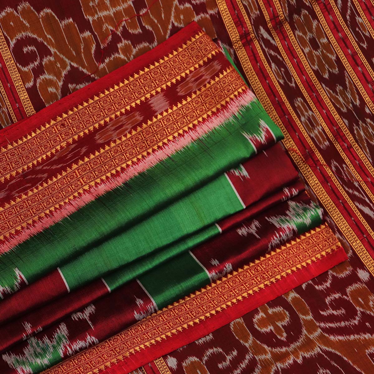 ସମ୍ବଲପୁରୀ ହ୍ୟାଣ୍ଡଲୁମ୍ ରେଶମ ସାରୀ - ବିଳାସପୂର୍ଣ୍ଣ ପାଟା |