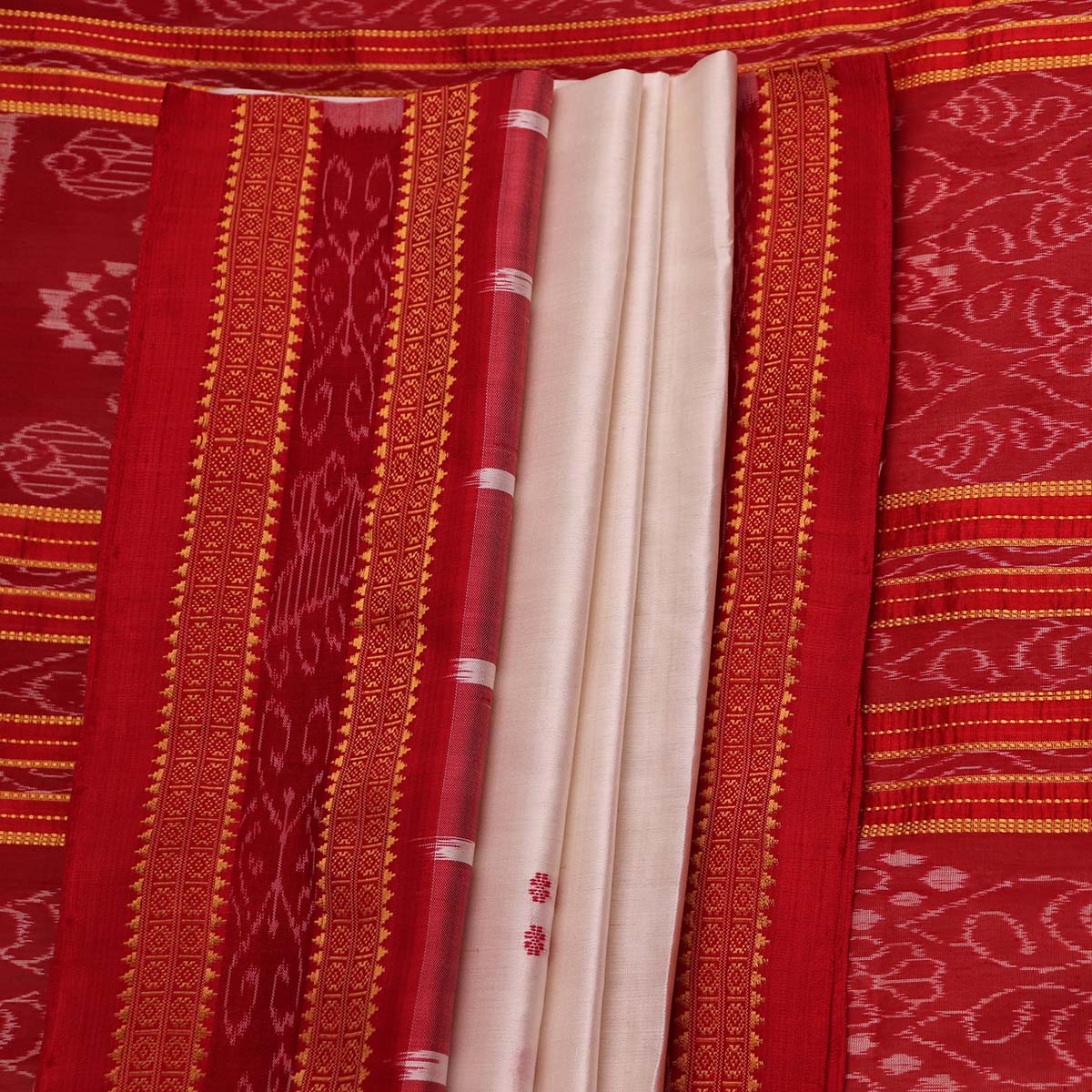 ସମ୍ବଲପୁରୀ ହ୍ୟାଣ୍ଡଲୁମ୍ ରେଶମ ସାରୀ - ବିଳାସପୂର୍ଣ୍ଣ ପାଟା |