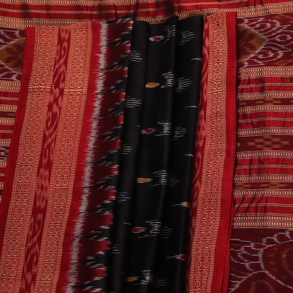 ହ୍ୟାଣ୍ଡଲୁମ୍ ଖଣ୍ଡୁଆ ସିଲ୍କ ଇକାଟ ସାରୀ |