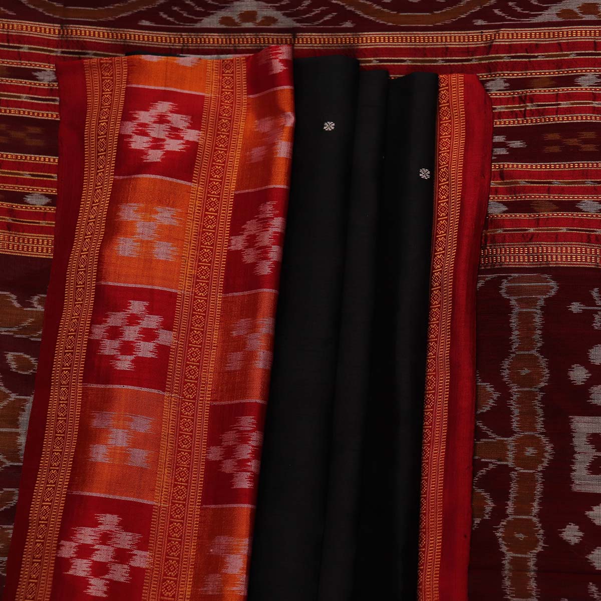 ହ୍ୟାଣ୍ଡଲୁମ୍ ଖଣ୍ଡୁଆ ସିଲ୍କ ଇକାଟ ସାରୀ |