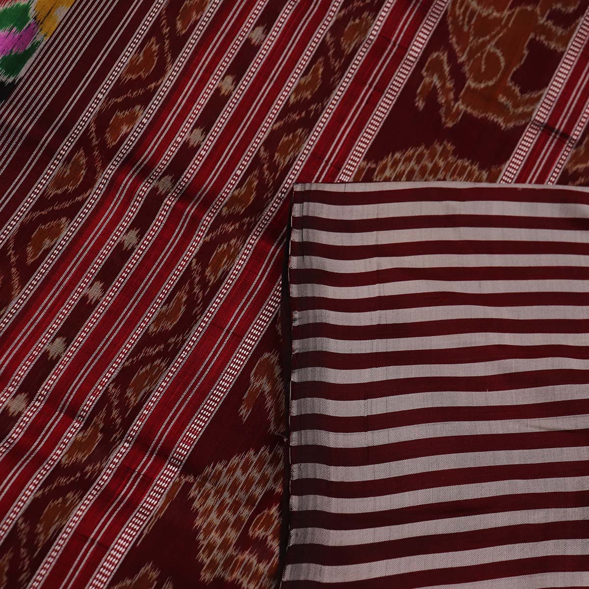 ହ୍ୟାଣ୍ଡଲୁମ୍ ଖଣ୍ଡୁଆ ସିଲ୍କ ଇକାଟ ସାରୀ |