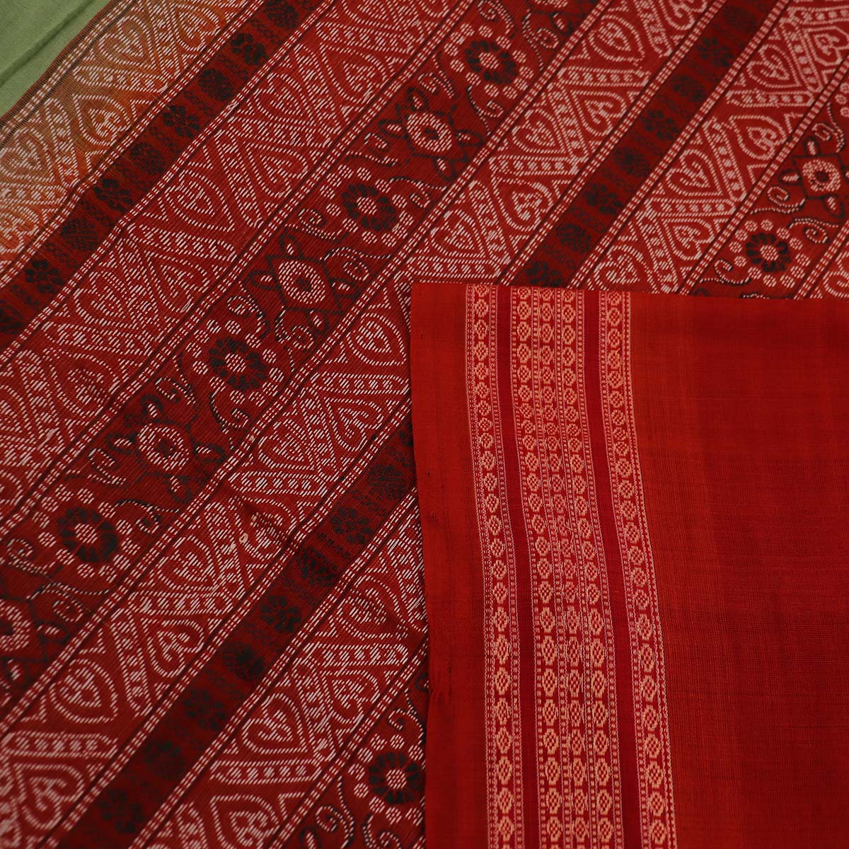 ହ୍ୟାଣ୍ଡଲୁମ୍ ବମ୍କାଇ କଟନ୍ ଇକାଟ ସାରି |