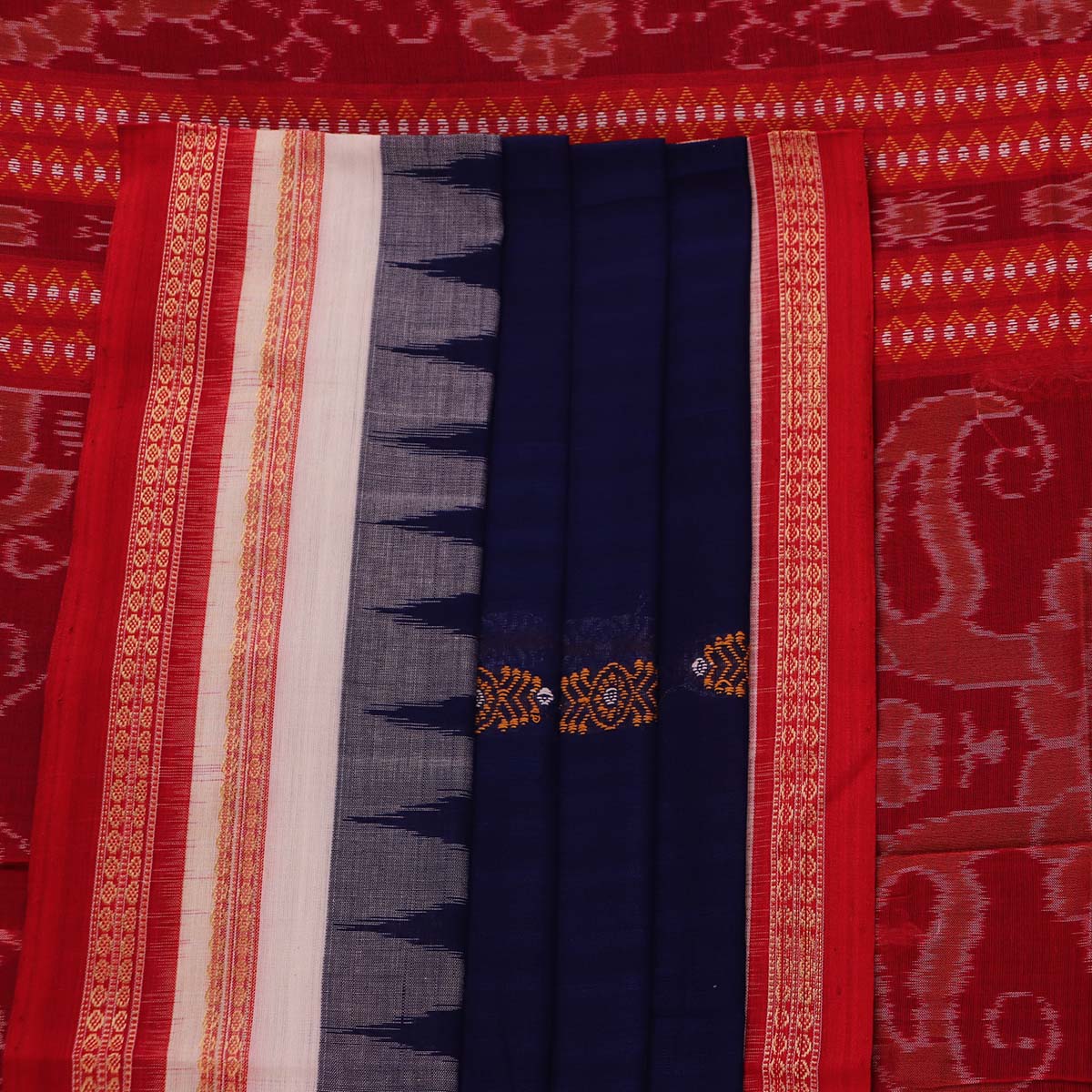 ହ୍ୟାଣ୍ଡଲୁମ୍ ବମ୍କାଇ କଟନ୍ ଇକାଟ ସାରି |