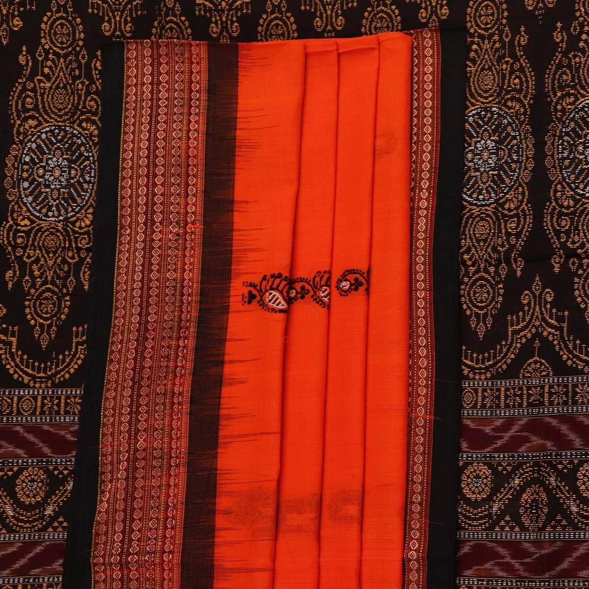 ହ୍ୟାଣ୍ଡଲୁମ୍ ବମ୍କାଇ କଟନ୍ ଇକାଟ ସାରି |