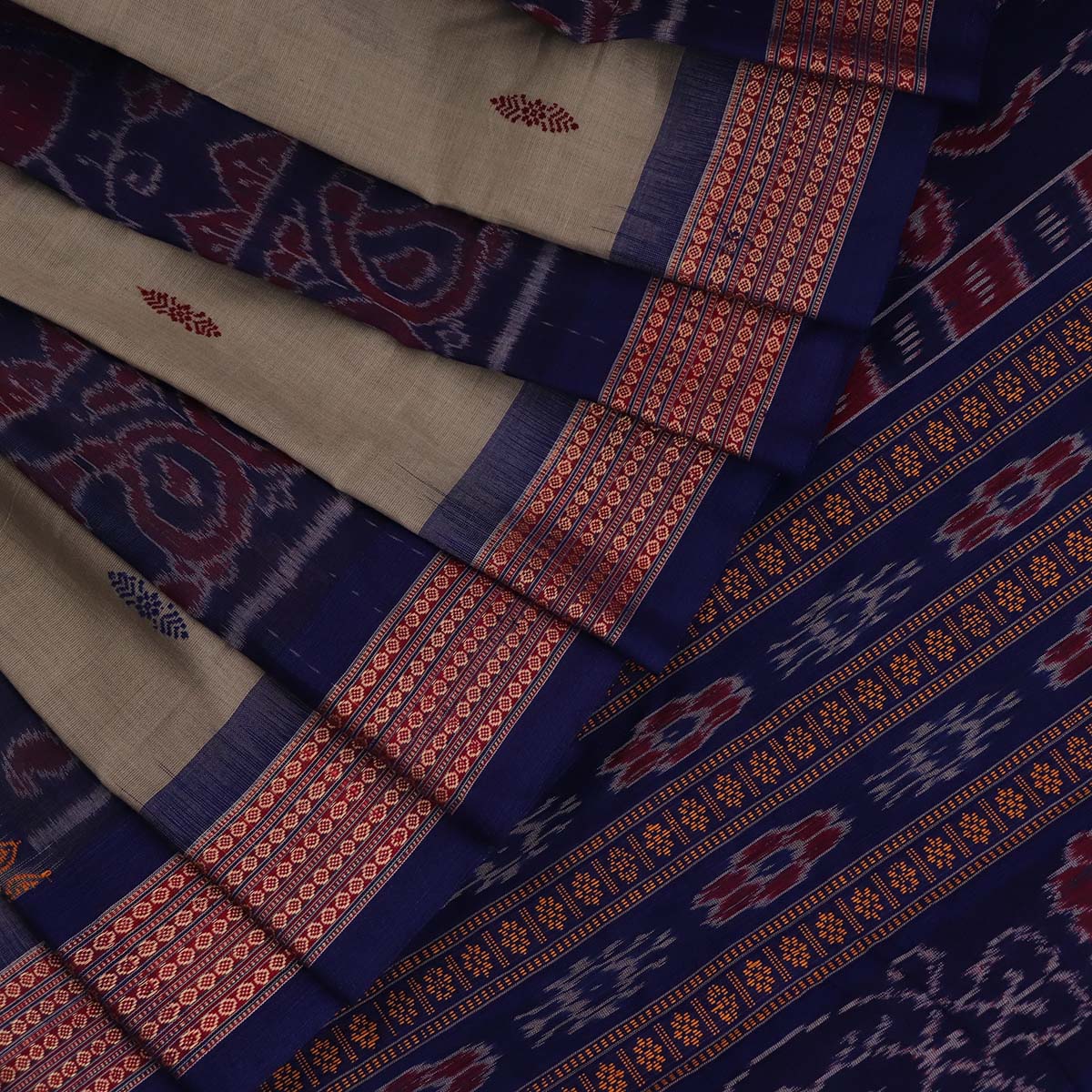 ହ୍ୟାଣ୍ଡଲୁମ୍ ବମ୍କାଇ କଟନ୍ ଇକାଟ ସାରି |