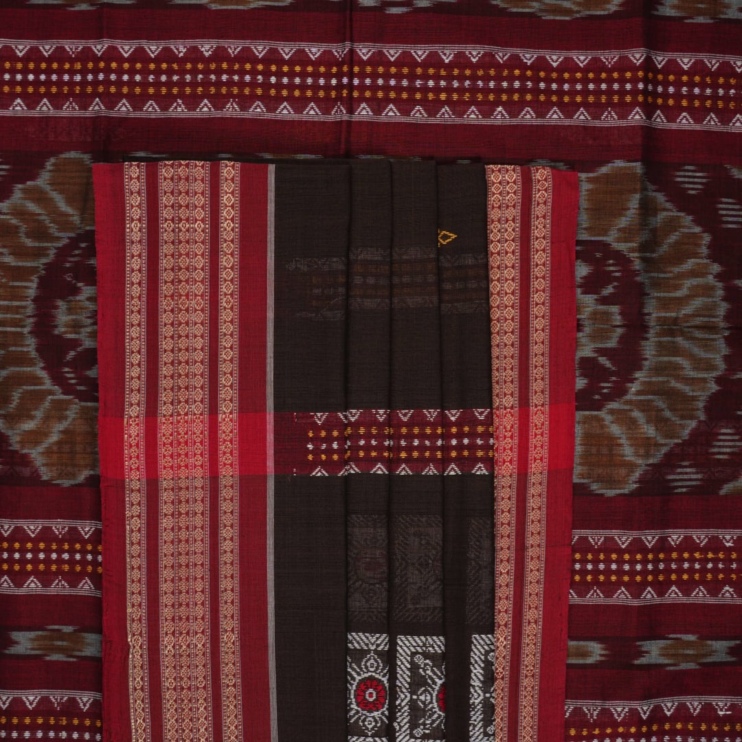 Full layout of brown and red Bomkai cotton saree showing the complete butta body, border, and intricate pallu.