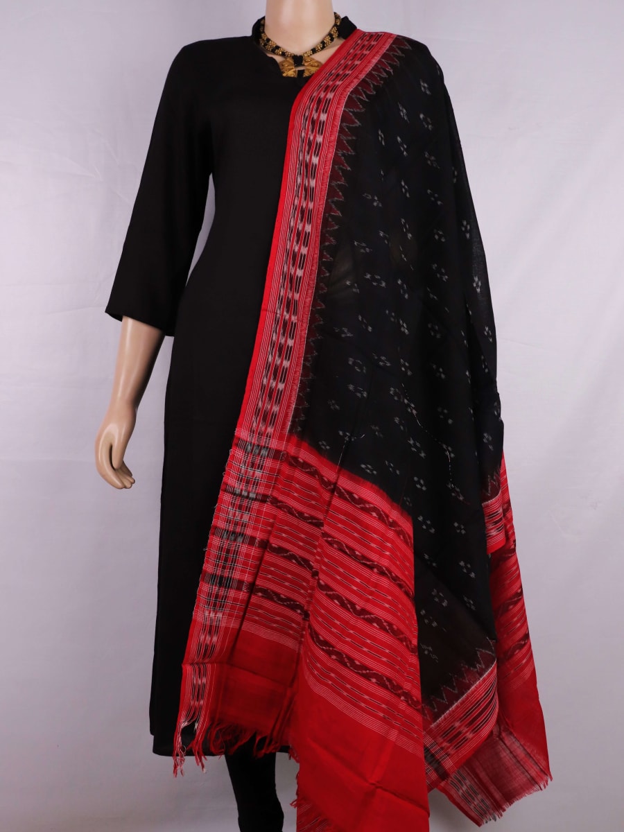 A model drapes a black Sambalpuri cotton dupatta with red motifs and pallu border.