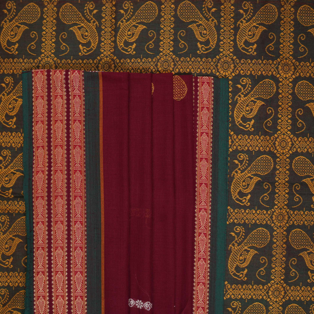 Full layout of the maroon and green Bomkai cotton saree showing the complete body and pallu design.