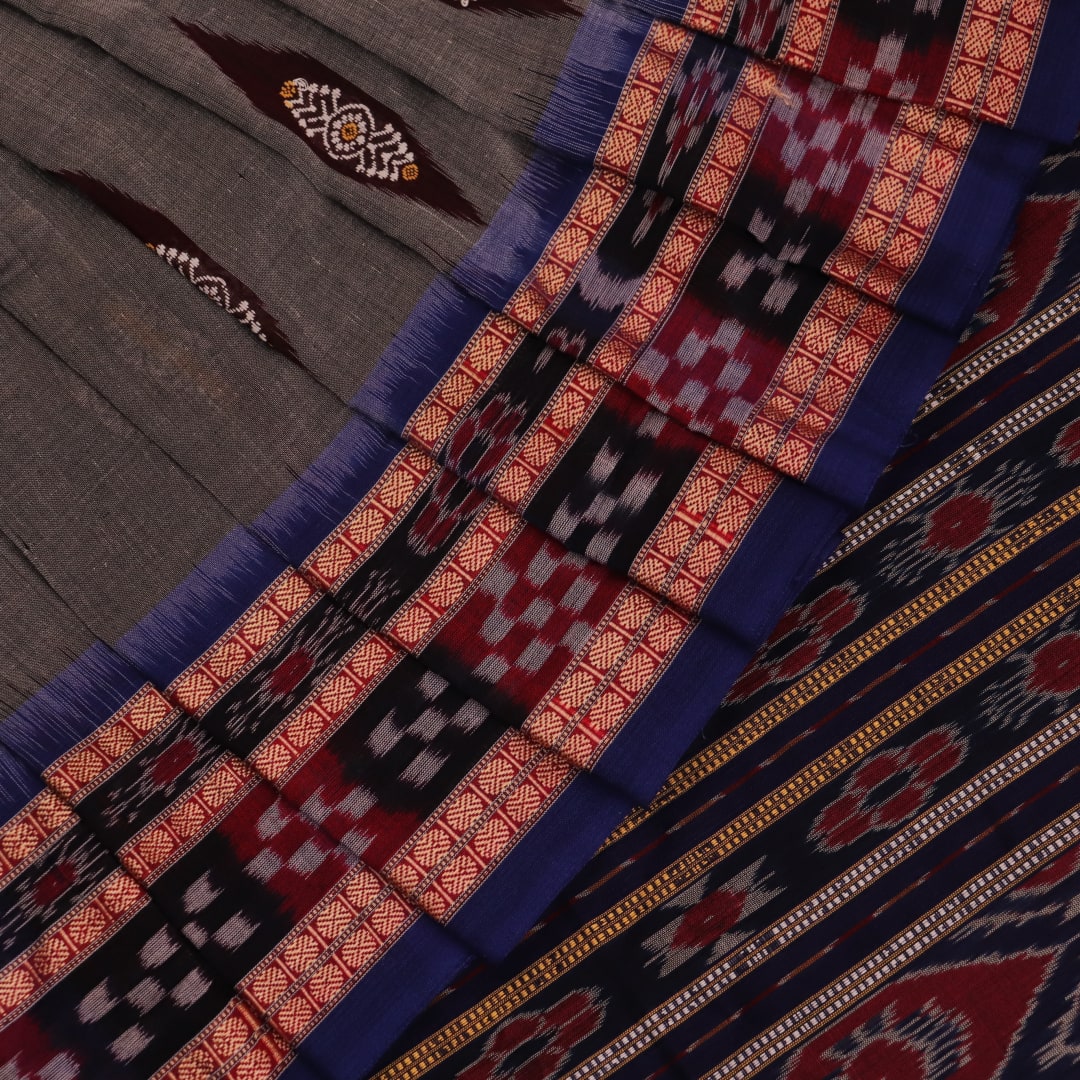 Full view of the grey cotton Bomkai saree with blue butta patterns