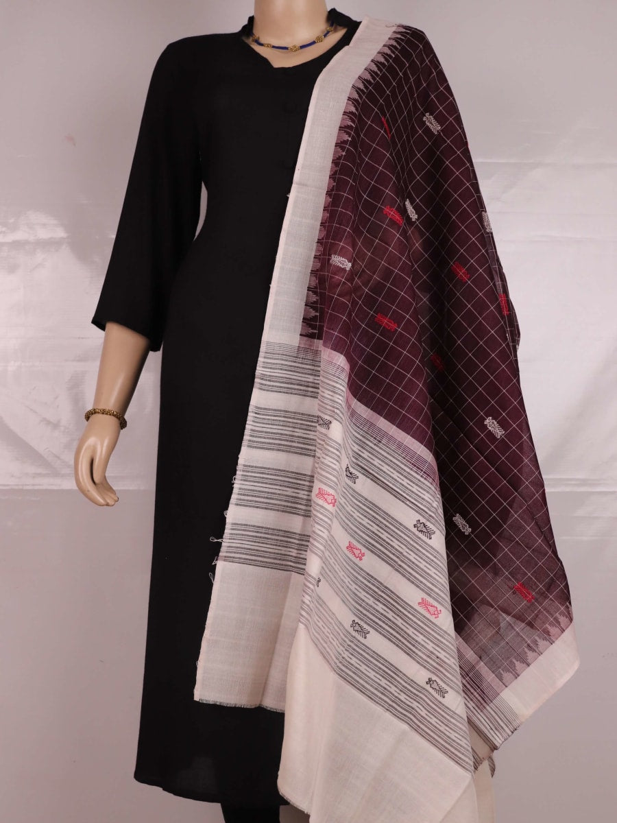 Maroon and white Sambalpuri cotton dupatta draped over a mannequin