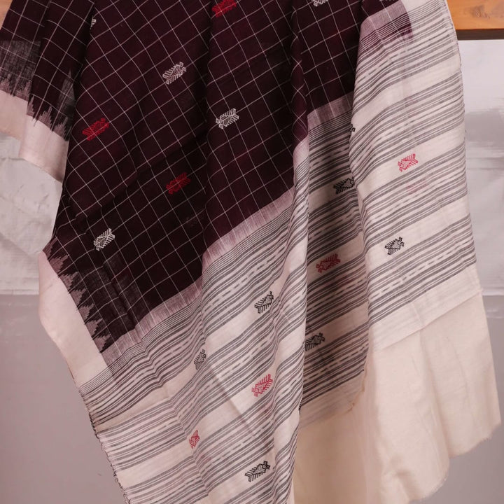 Maroon and white Sambalpuri cotton dupatta draped over a mannequin