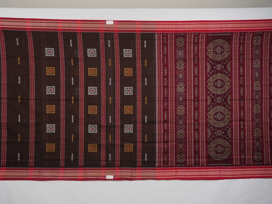 Full layout of brown and red Bomkai cotton saree showing the complete butta body, border, and intricate pallu.