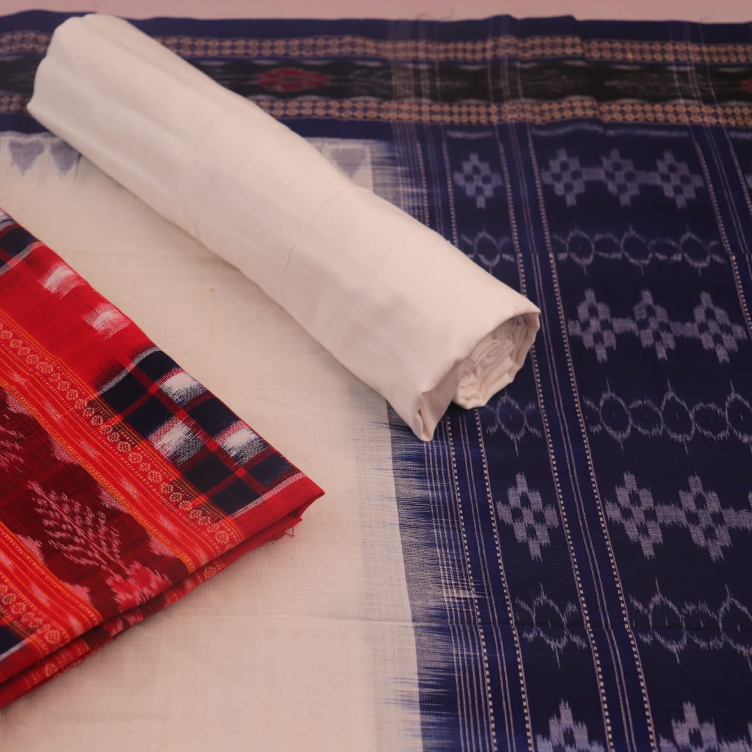 Detail of red and white Pasapalli pattern cotton blouse piece for Sambalpuri dress material.