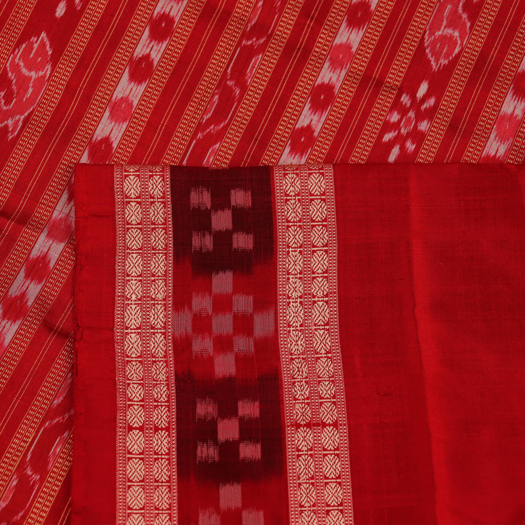 Close-up view of light green Pasapalli pattern woven on silk Sambalpuri saree fabric