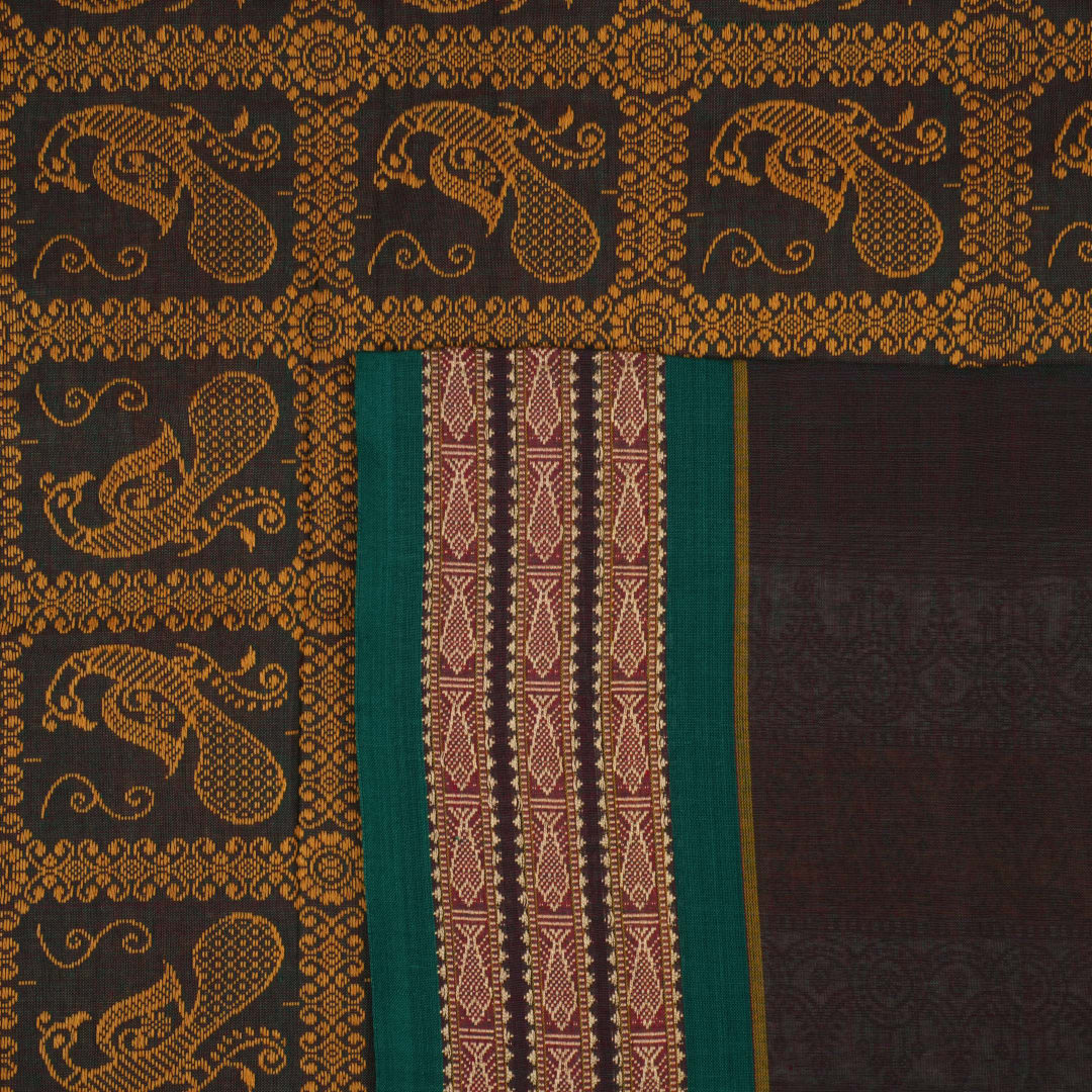 Full layout of the maroon and green Bomkai cotton saree showing the complete body and pallu design.