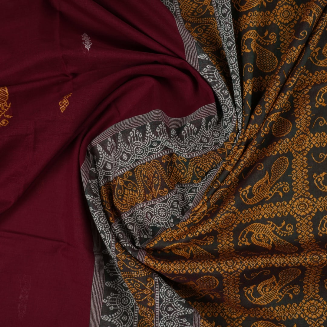 Full layout of the maroon and green Bomkai cotton saree showing the complete body and pallu design.