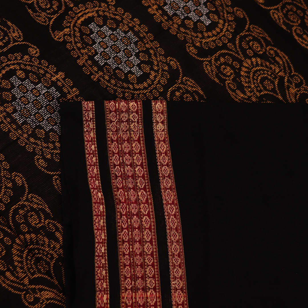 Full view of maroon cotton Bomkai saree with black butta patterns