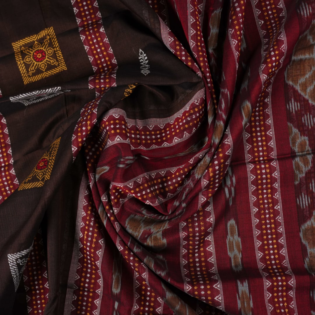 Full layout of brown and red Bomkai cotton saree showing the complete butta body, border, and intricate pallu.