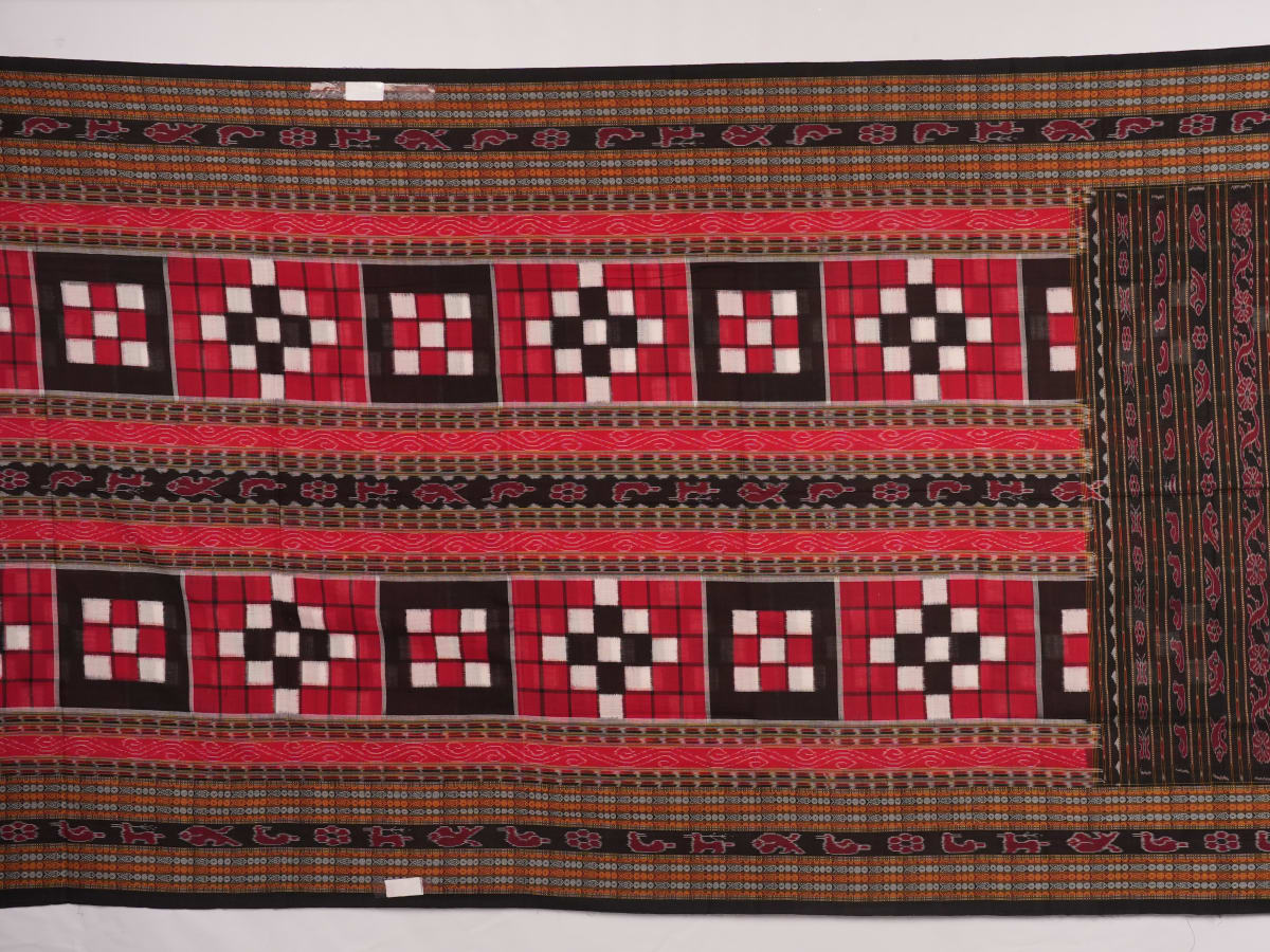 Model draped in a maroon and black pasapalli Sambalpuri cotton saree showcasing traditional Odisha style.