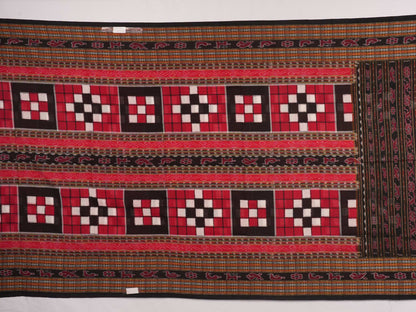 Model draped in a maroon and black pasapalli Sambalpuri cotton saree showcasing traditional Odisha style.