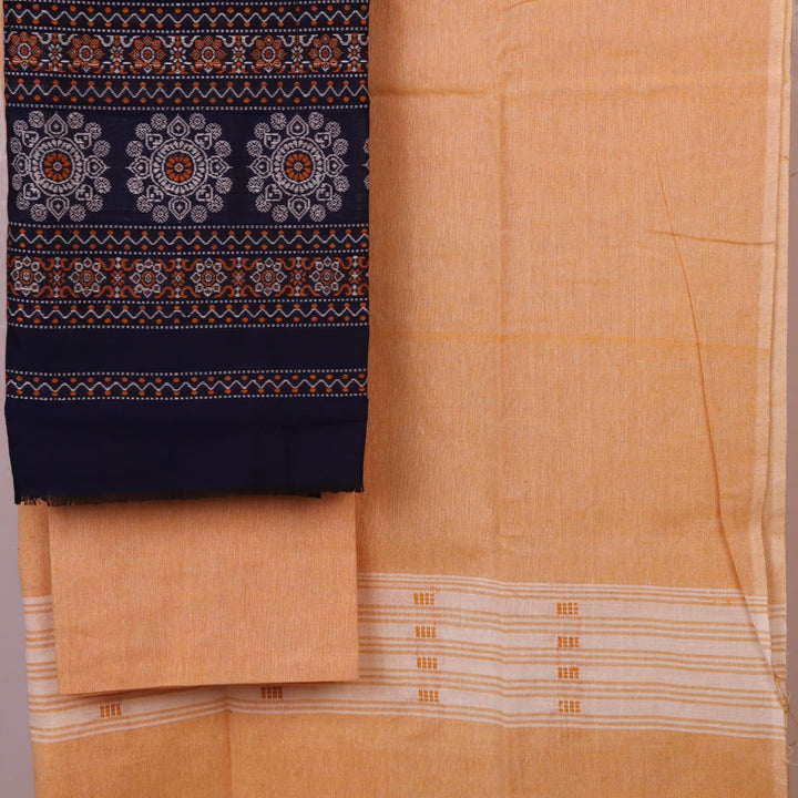 Bomkai Cotton dress material: Blue & cream blouse piece detail with matching border design.