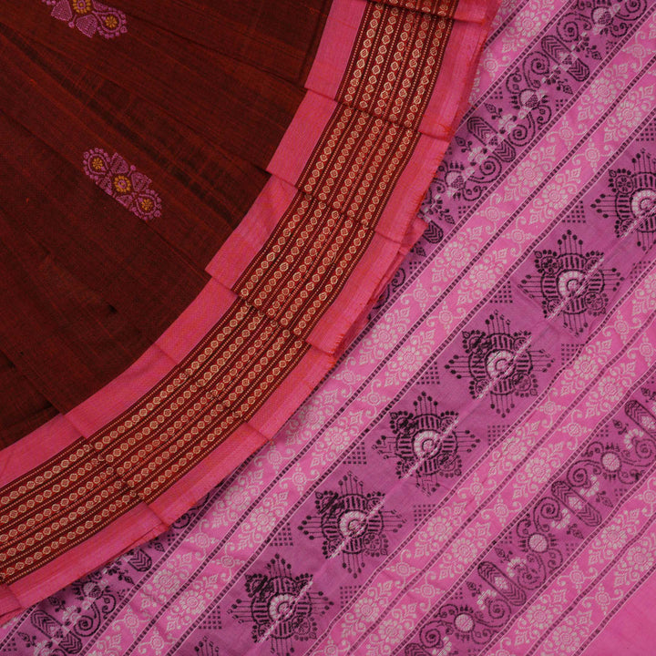 Full flat layout of the brown Bomkai cotton saree displaying the pink pallu and all-over butta pattern
