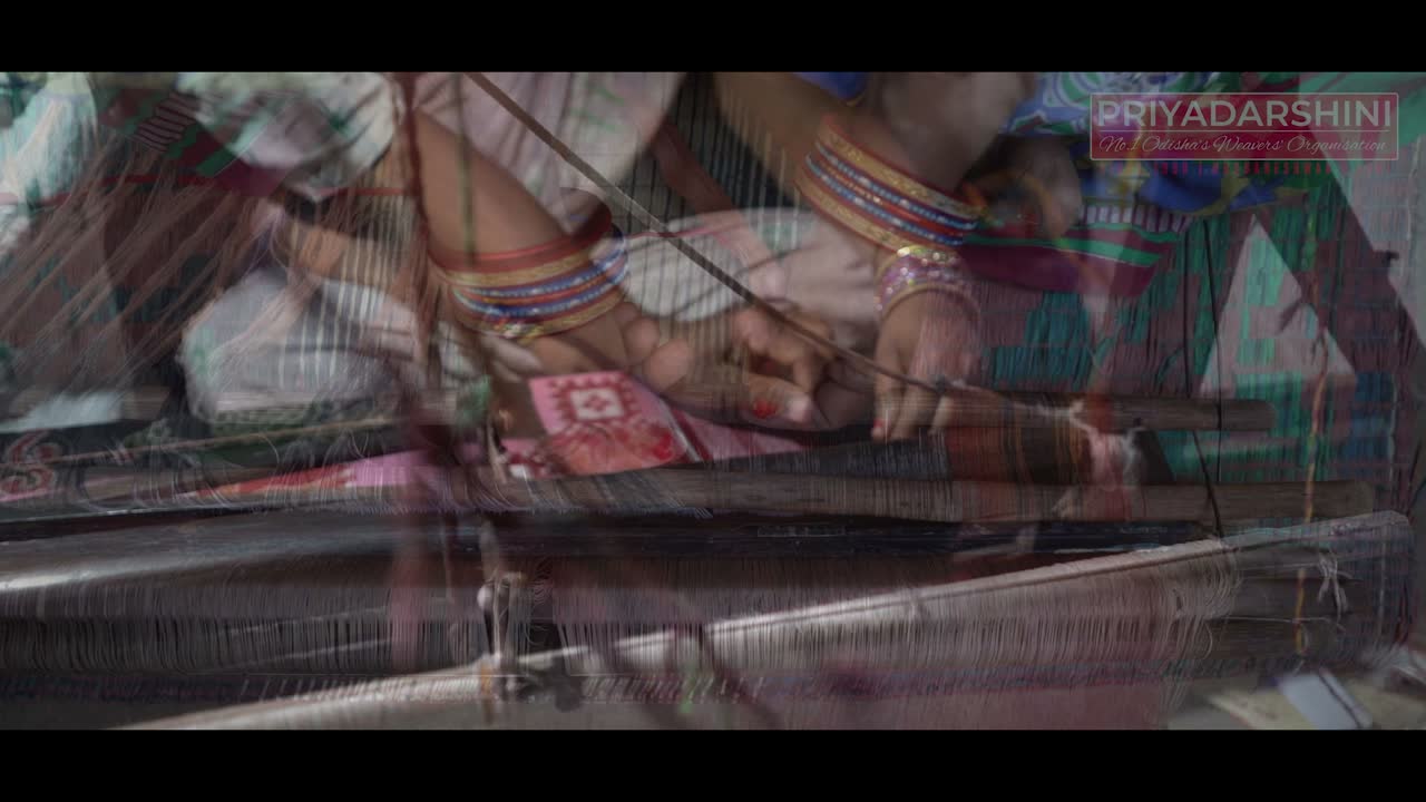 Odisha handloom weaver at a pit loom
