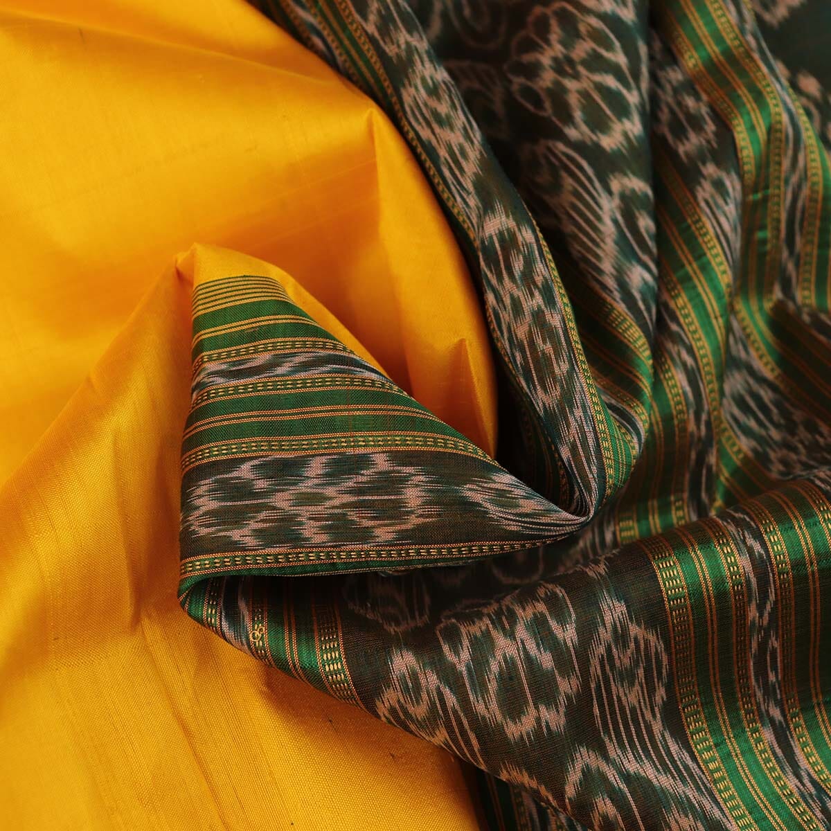 Buy HOUSE OF BEGUM Women's Handwoven Mehendi Kubera Pattu Saree with Blouse  Piece | Shoppers Stop