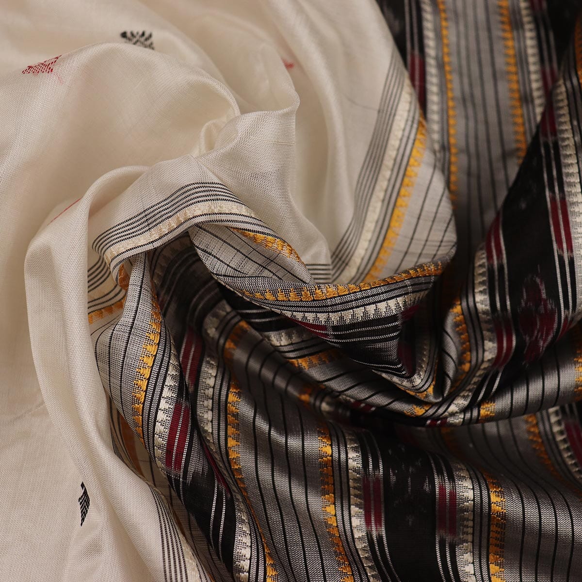 Handloom Sambalpuri Ikkat Silk Saree Handloom Saree_Sambalpuri Silk Priyadarshini Handloom 