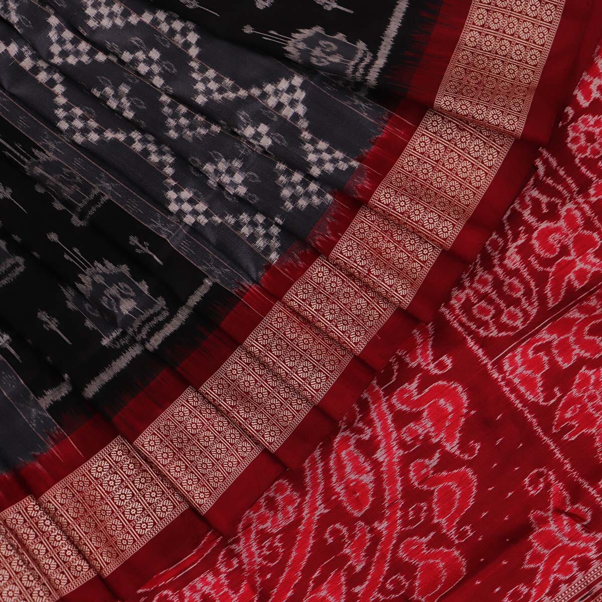 Handloom Grey Sambalpuri Silk Saree with Maroon border